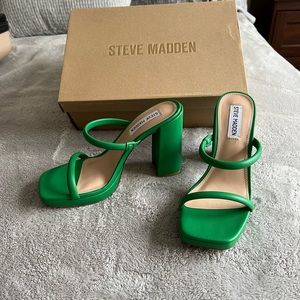 Steve Madden Camala Green Chunky Heels (NEVER WORN)